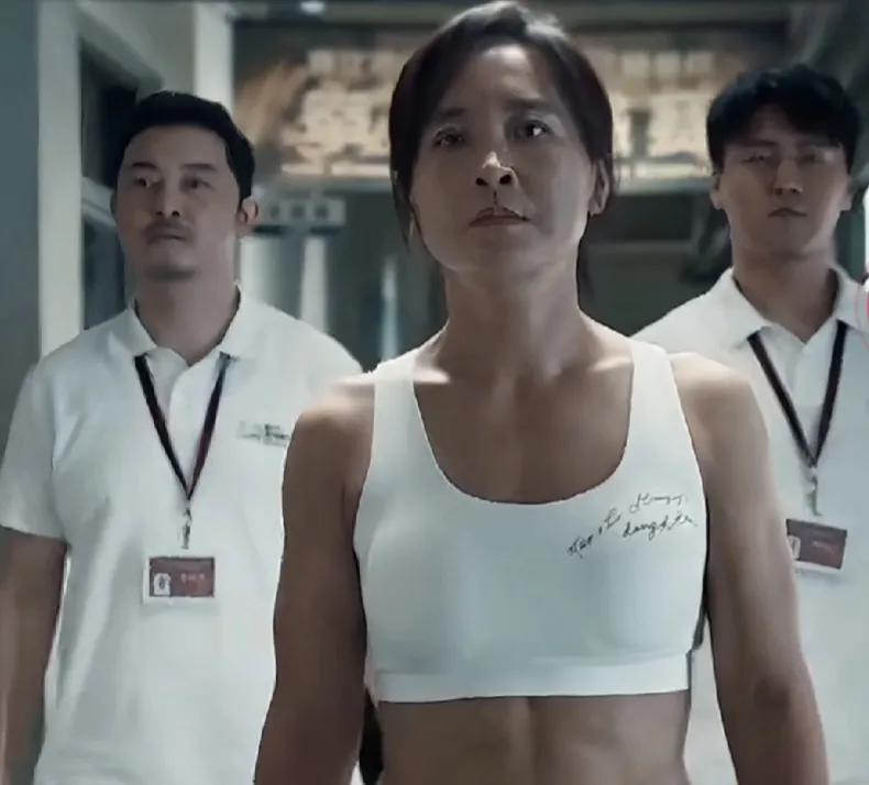 贾玲甩“碗”，张小斐砸锅，离开她们两个人，“大碗”娱乐，就真的是娱乐了！
好容易