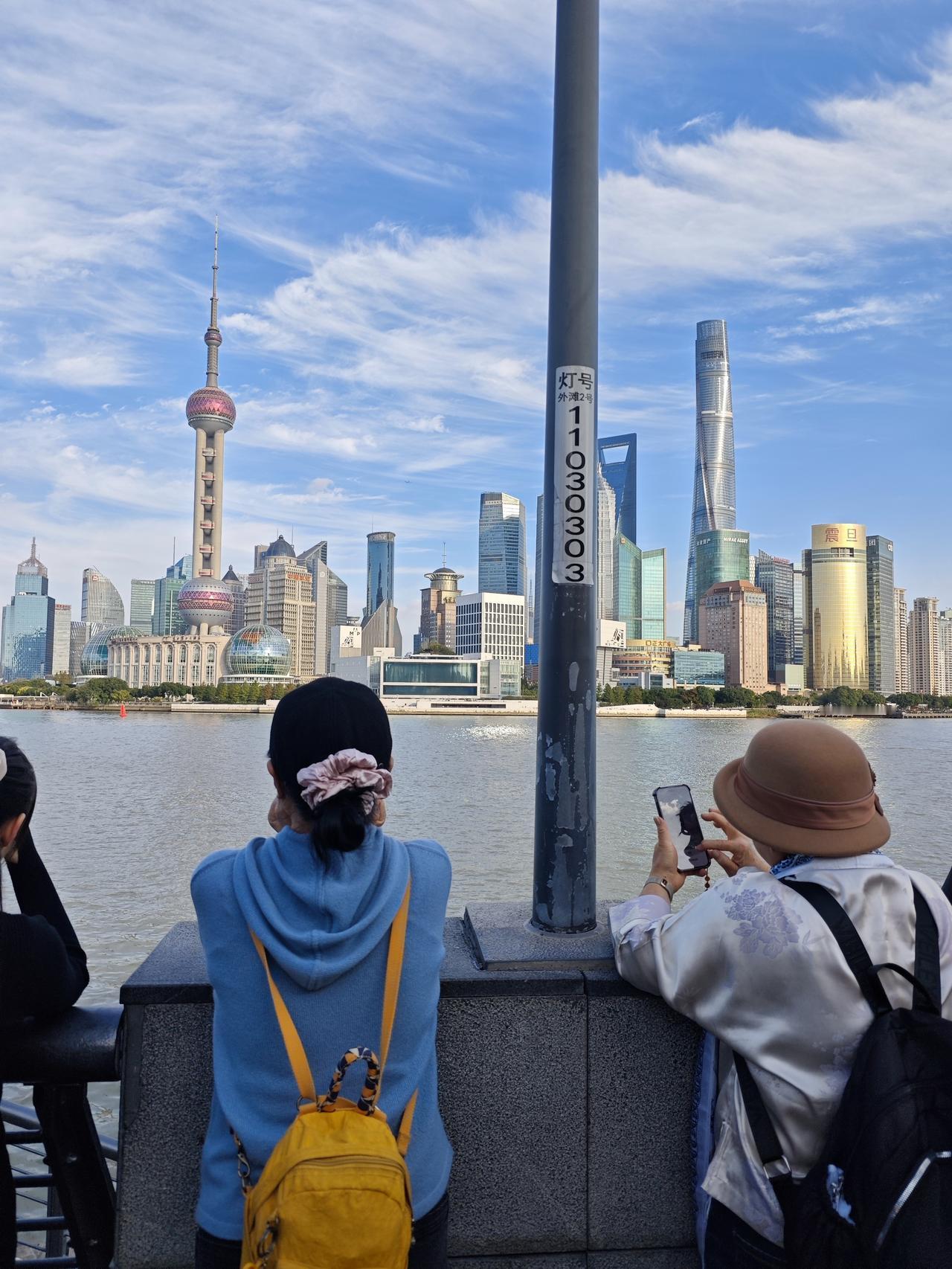 人的一生能够实现读万卷书行千里路该是多么幸福，我做不到这些极致的目标，可随时看看