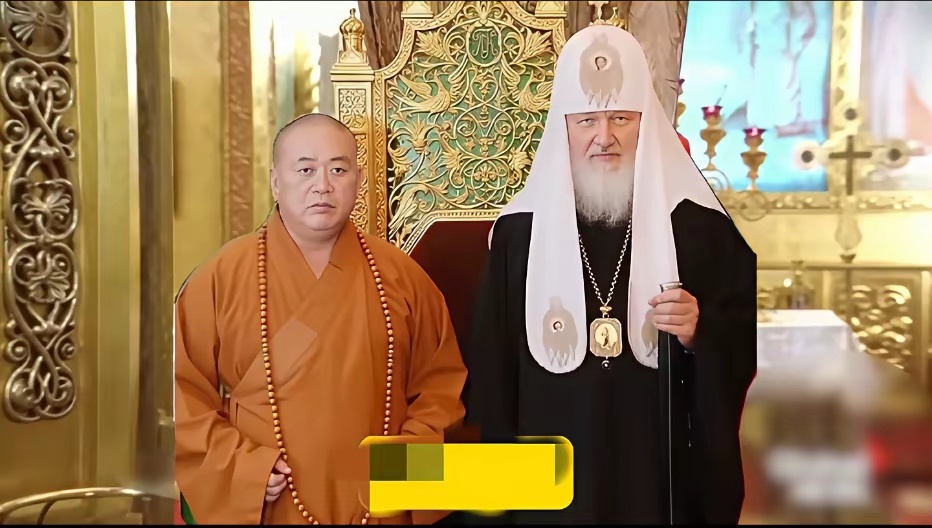 2013年释永信率团访问俄罗斯，与俄罗斯东正教大牧首基里尔会面时的留影，当时释永