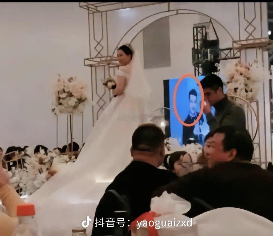 妖怪曝三只羊嘴哥2020年就结婚了！妖怪晒出嘴哥的结婚照片！#三只羊 嘴哥##疯