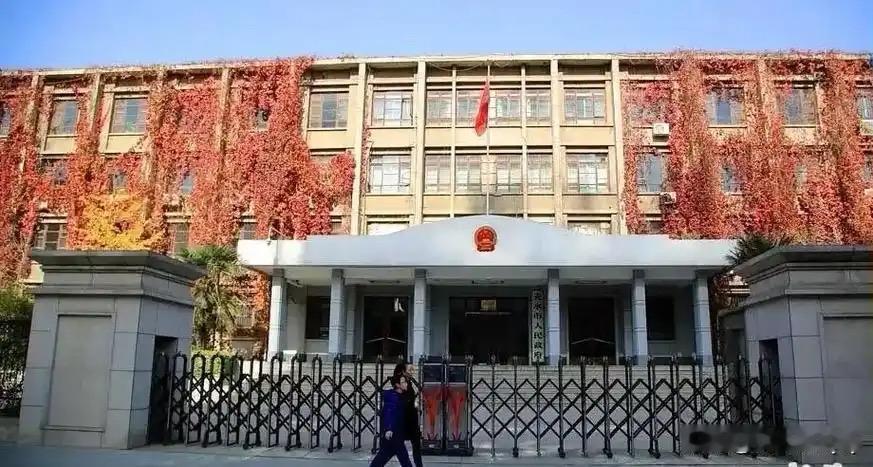 甘肃天水市政府大楼被鉴定为D级危楼天水市政府大楼是60年代建成的？都用了快到70
