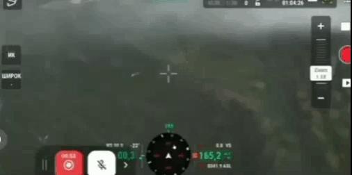 乌军1架黑鹰直升机降落在波克罗夫斯克附近（俄声称占领的区域），情报总局特种部队成