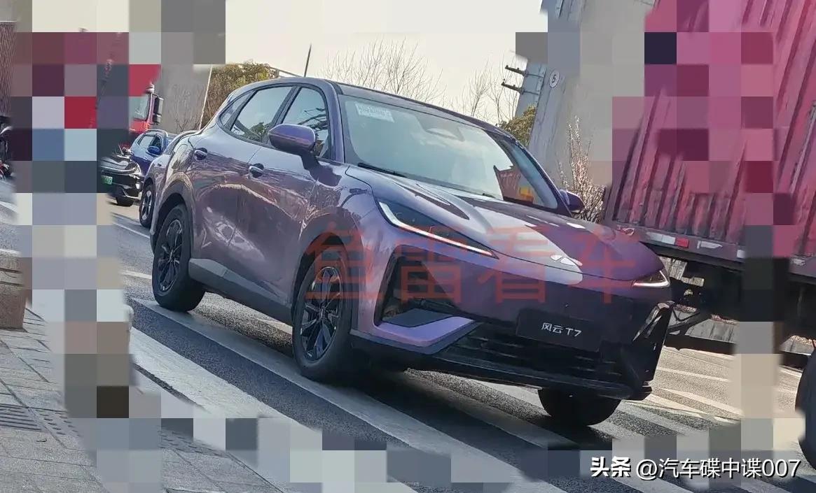 奇瑞风云T7曝光，这次不仅去掉了所有伪装，还挂上了车型标牌，好似生怕别人不知道它