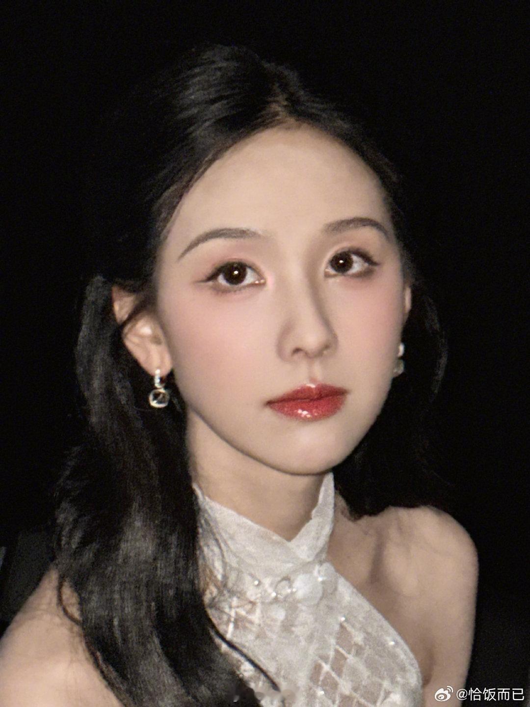 陈都灵 女神今天就这样美美打游戏然后拿下三杀[傻眼] ​​​
