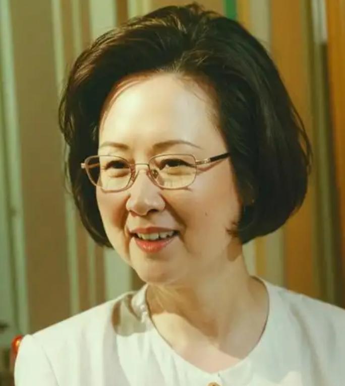 非常现实的一段话："不要为养老焦虑，常人活不到90岁，顶多80岁。人老没欲望，大