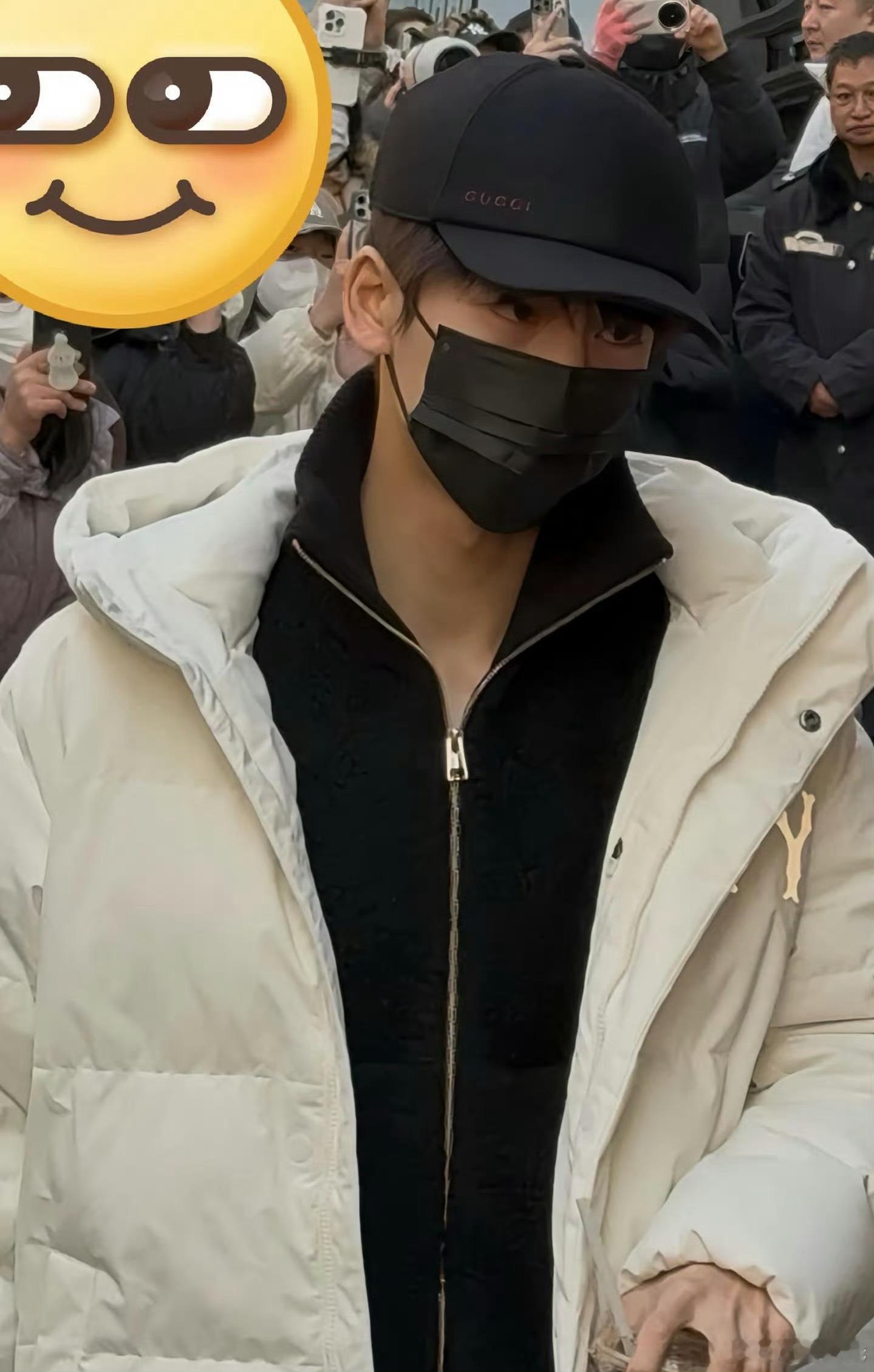 张凌赫进组归鸾张凌赫进组《归鸾》，横店小王子回来了，横店又热闹起来了。 