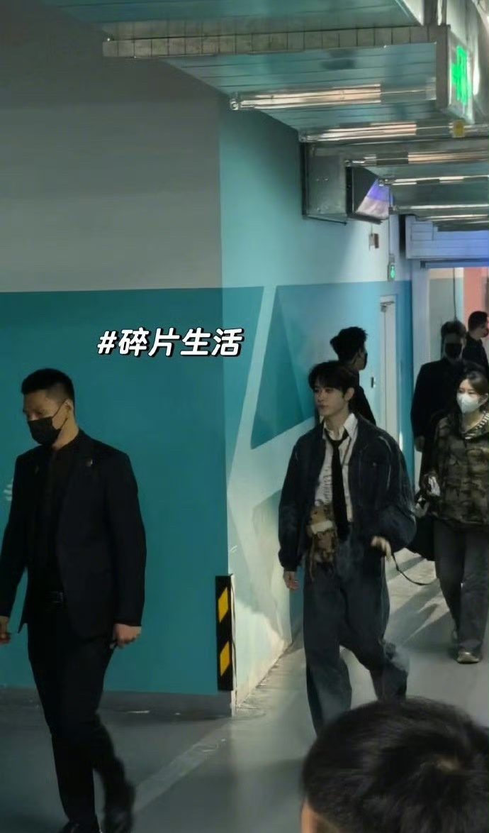 《月鳞绮纪》追剧团上班路透来喽！鞠婧祎、曾舜晞、陈都灵、田嘉瑞，状态都很不错哦！