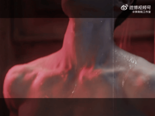 李昀锐放在现偶别有一番风味李昀锐凭借邢武打破现偶刻板印象，细腻打磨角色细节，演技