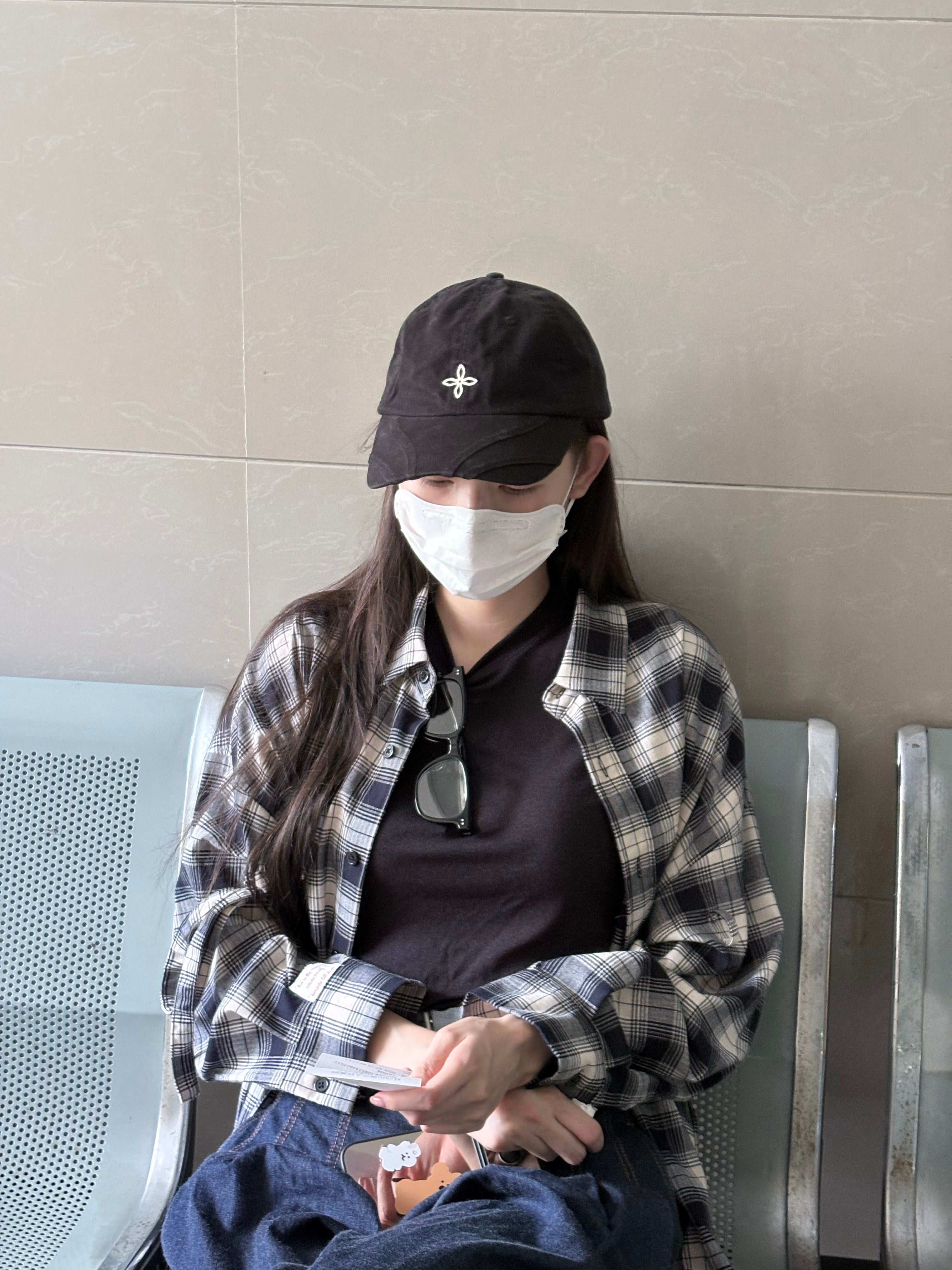 王玉雯急性鼻窦炎王玉雯回应小城春色开机 王玉雯发博说最近得了急性鼻窦炎，还谈到小