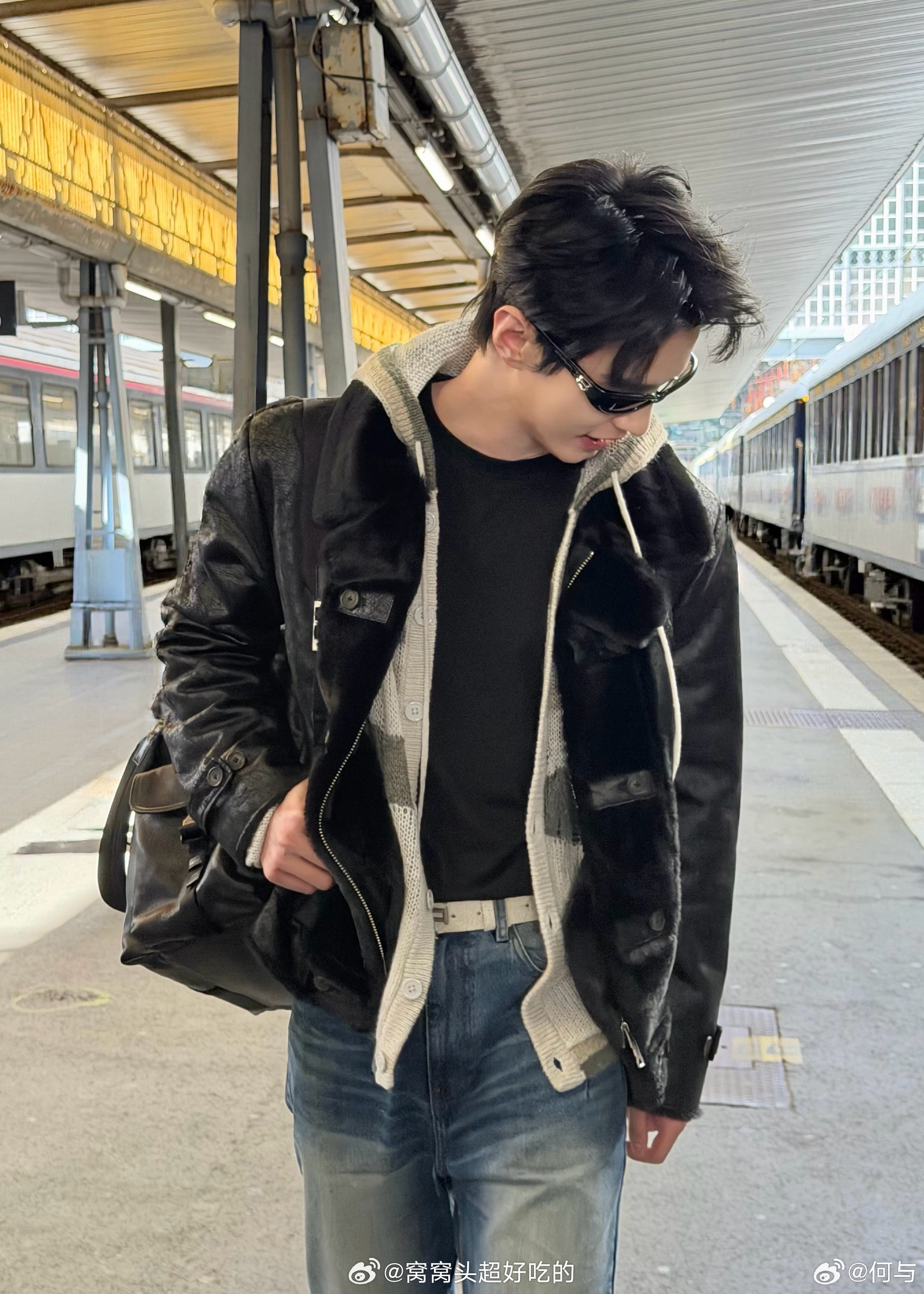 何与更新威尼斯随拍，大帅哥与生俱来的时尚感。真的每一套都帅。 