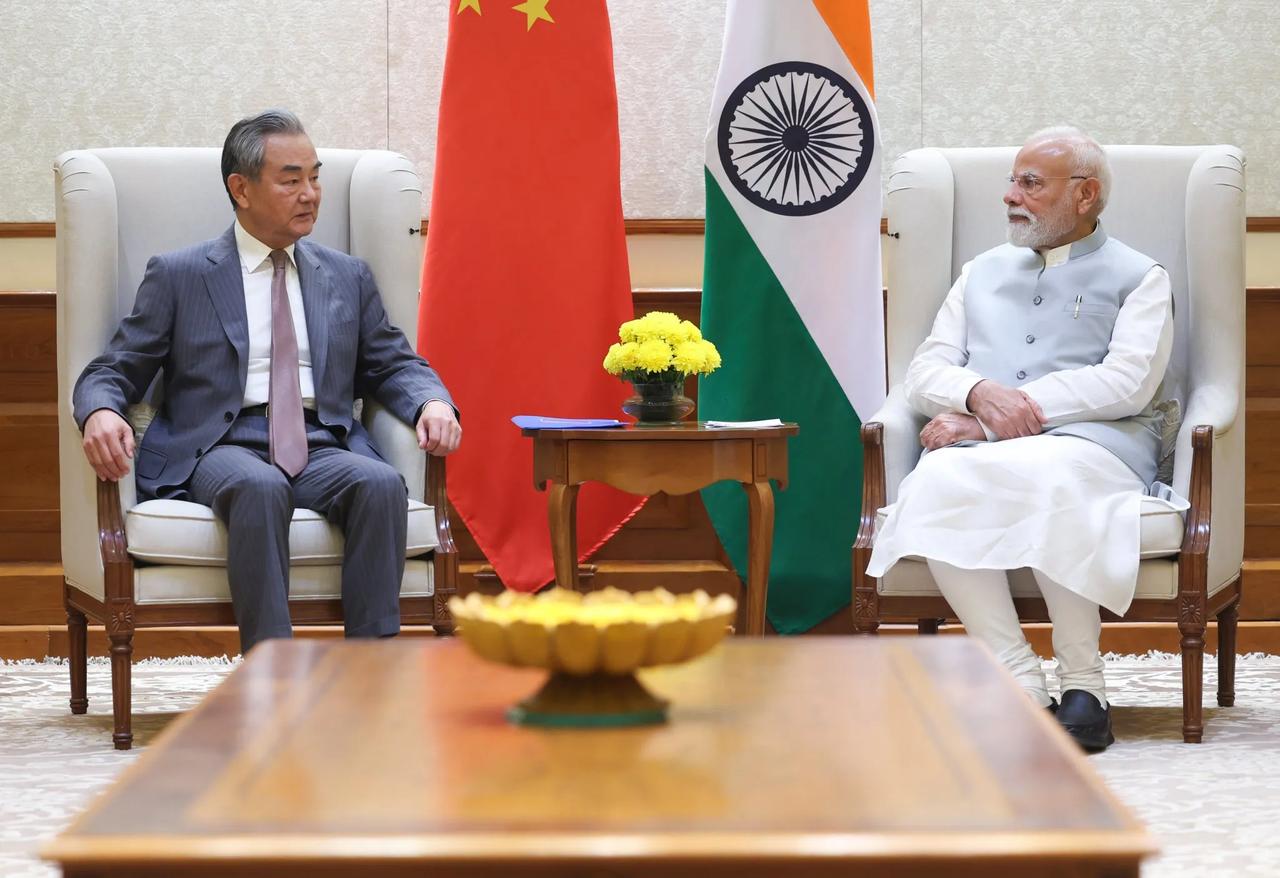 美国亲手把印度推向了中国！莫迪这次绝对是活明白了，知道中国的重要性，不仅亲自出面
