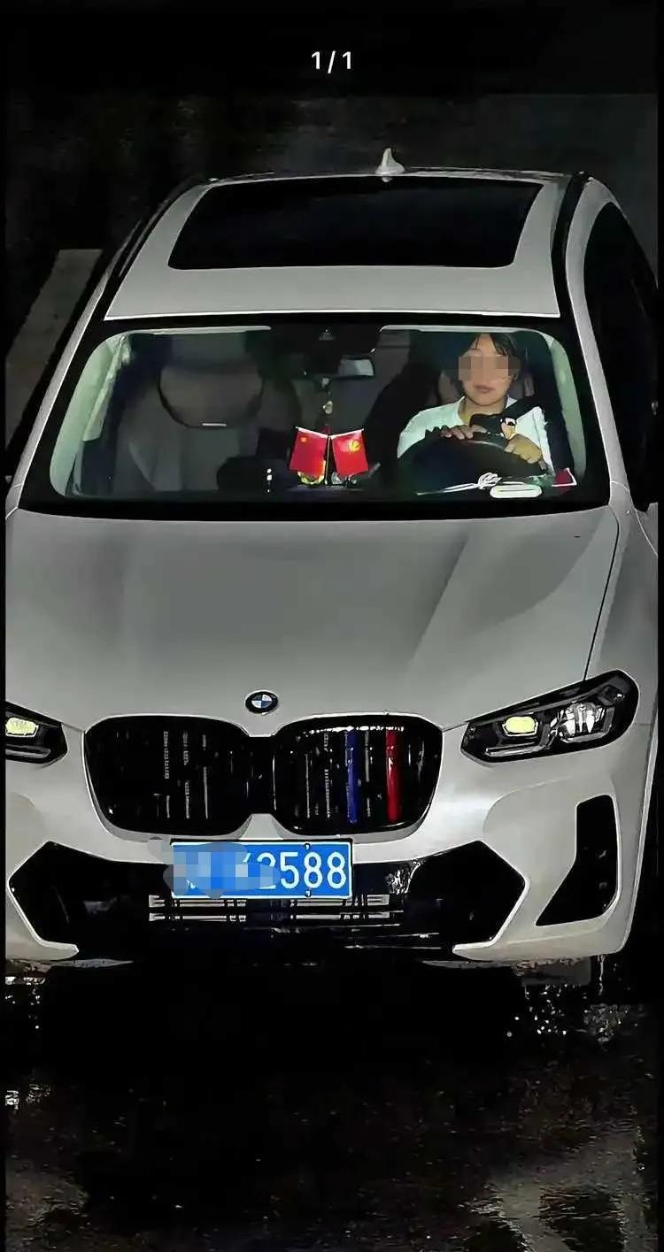 网友：这到底是哪里违章了呢？