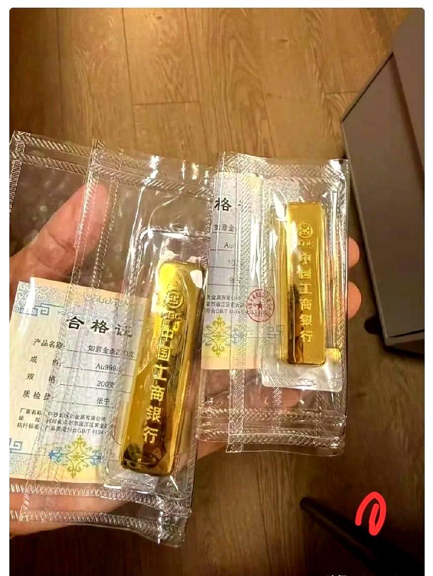 6月1日这波金价，真有点让人看不懂。
大盘明明已经往下走了，可不少金店柜台上的实