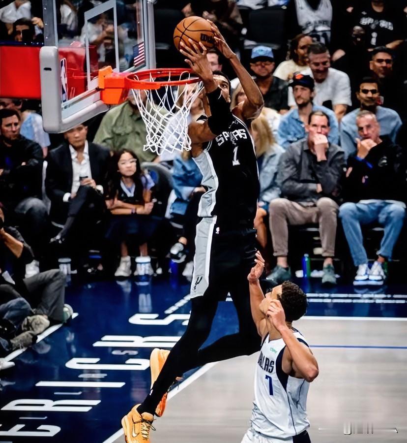 暴走模式！外星人向MVP发起冲击！文班近5场数据表现：

大胜活塞(东部第1)：