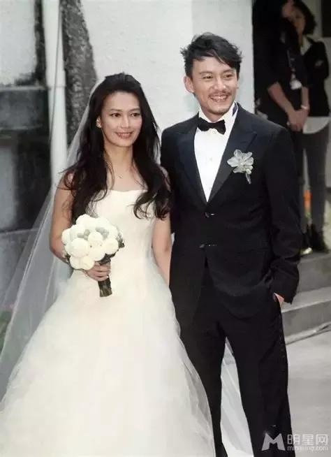 明星和经纪人或者助理结婚，哪对最般配？
张震娶了助理庄文茹
大张伟娶了经纪人刘迎