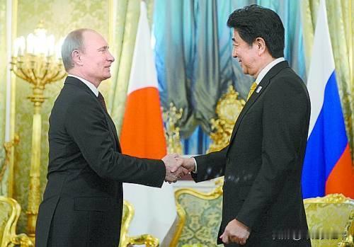 普京登岛释放强硬信号！
俄日关系彻底翻脸，安倍十年布局全归零！
普京上周干了件事