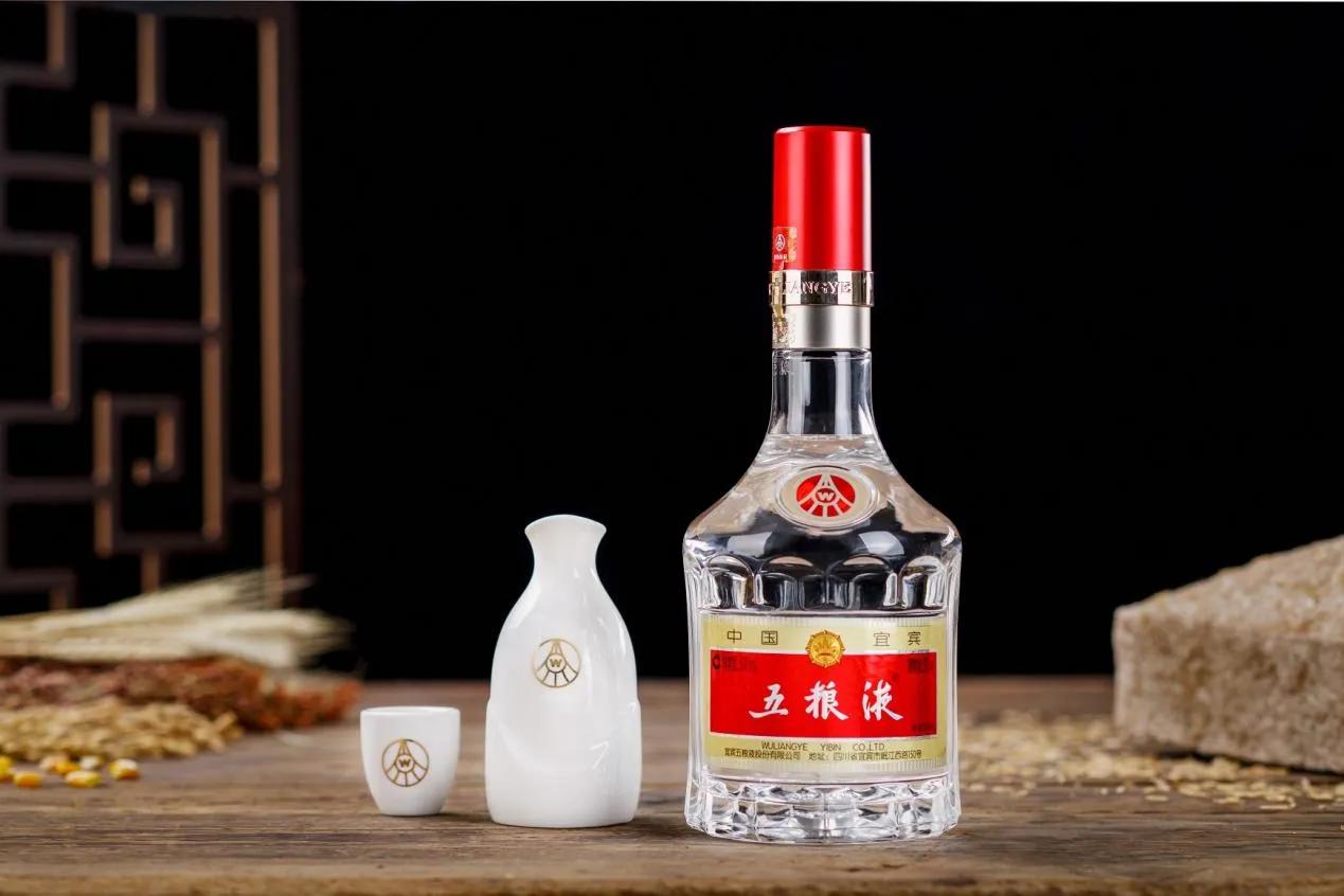 白酒行业“大动荡”，“王者”茅台被五粮液斩落马下，汾酒重新上位

NO.1 五粮