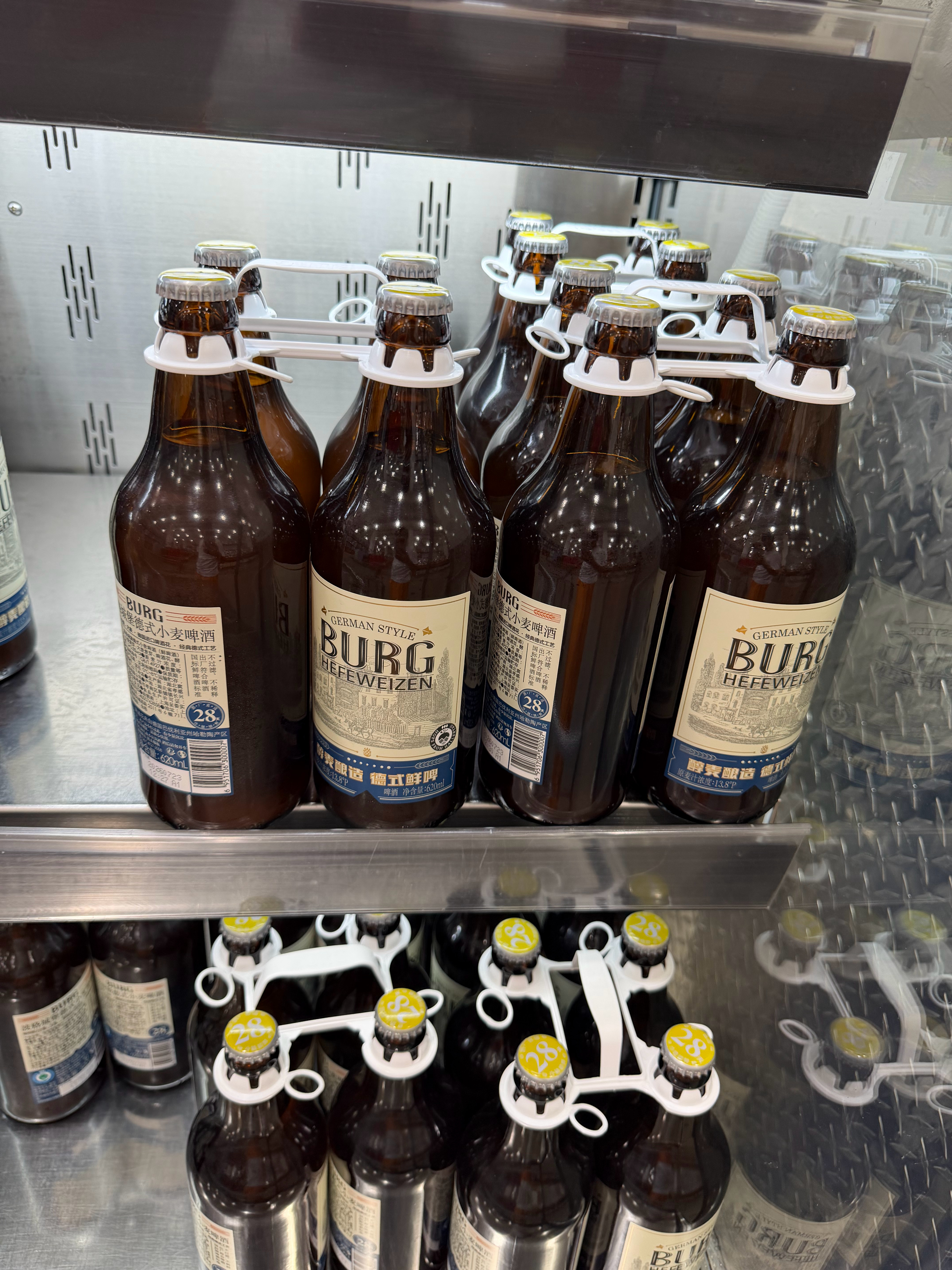 第一次逛山姆会员商店，跟着有会员卡的朋友一起去的，里面商品品质相对好一些，大多是