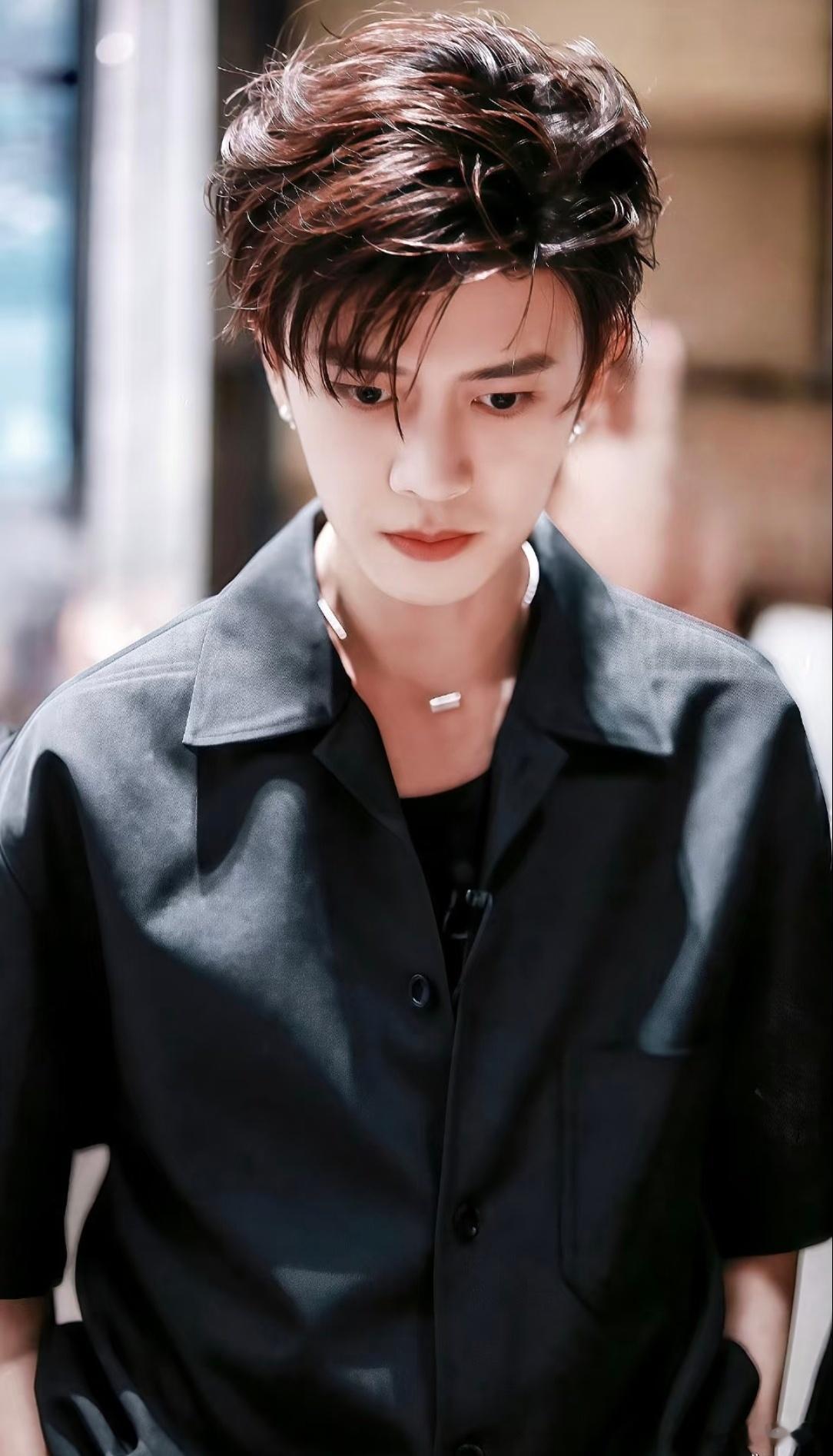 任嘉伦这话你都敢说外表沉稳内敛，内里搞笑有趣，任嘉伦反差感直接拉满。幽默发言直击