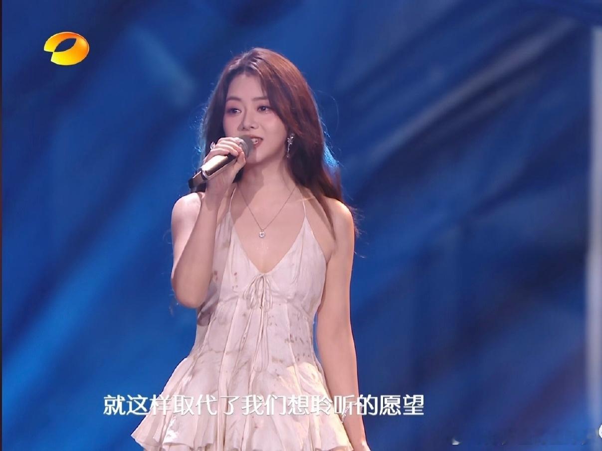 谭松韵全开麦真唱 谭松韵跨年连唱两首金曲，真唱状态在线，嗓音超有感染力！ 