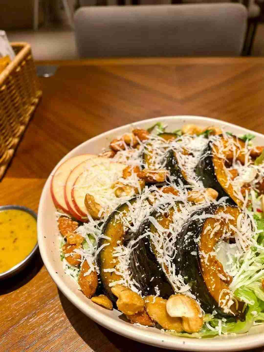 我的今日状态：💰期待暴富
我这里的天气：🌤️多云
在微凉的时节，邂逅这份暖心