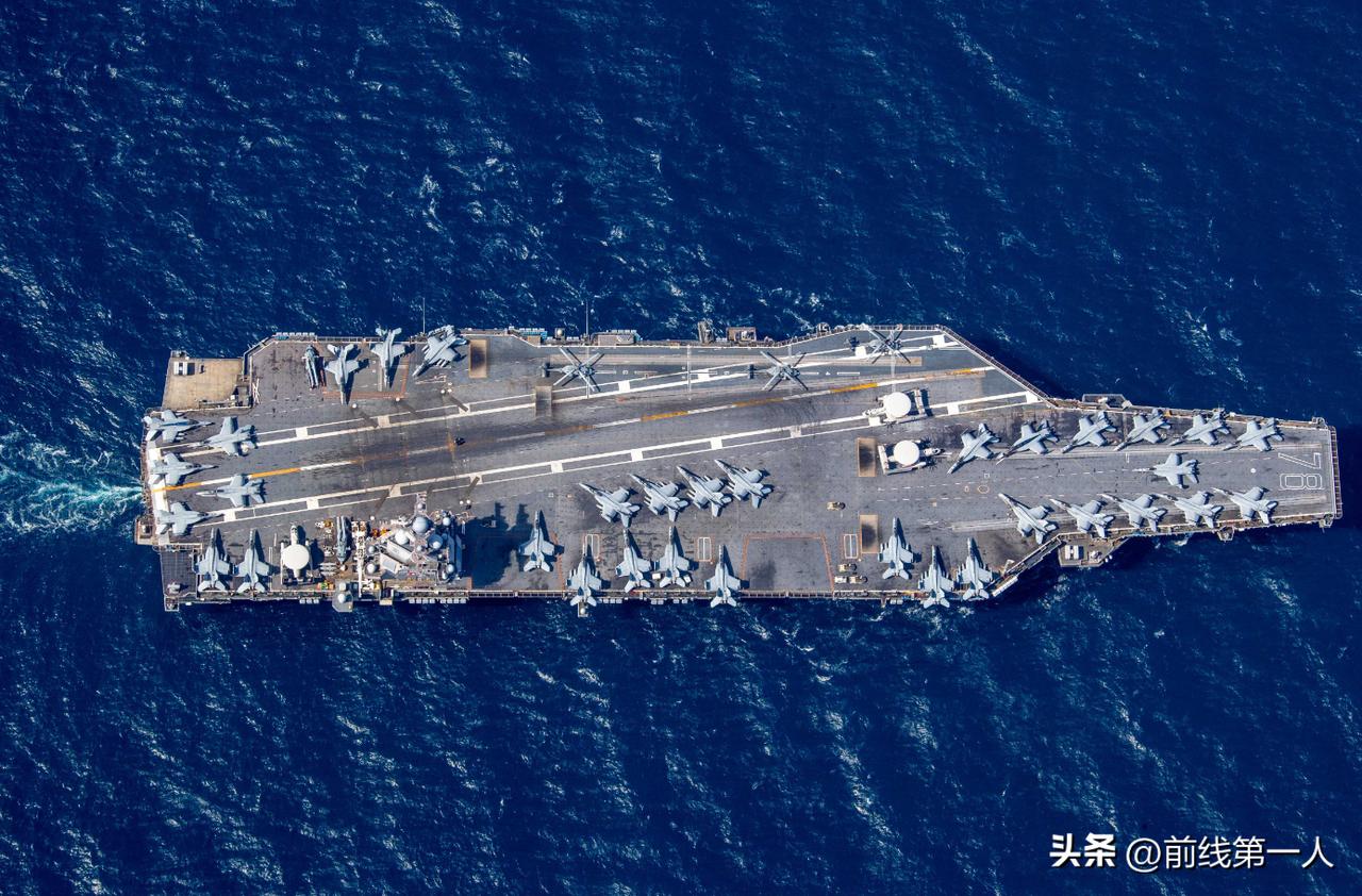 10艘万吨大驱一次站齐，是什么概念？第11艘055就等一纸官宣入列，渔民镜头里，