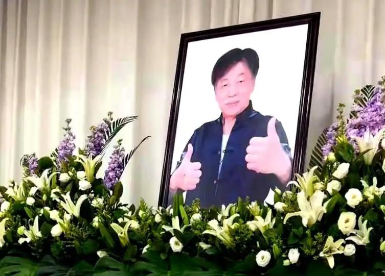 梁小龙走了，留下的“烂账”却把我看哭了。经纪人一查账，梁小龙生前借给徒弟们的钱，