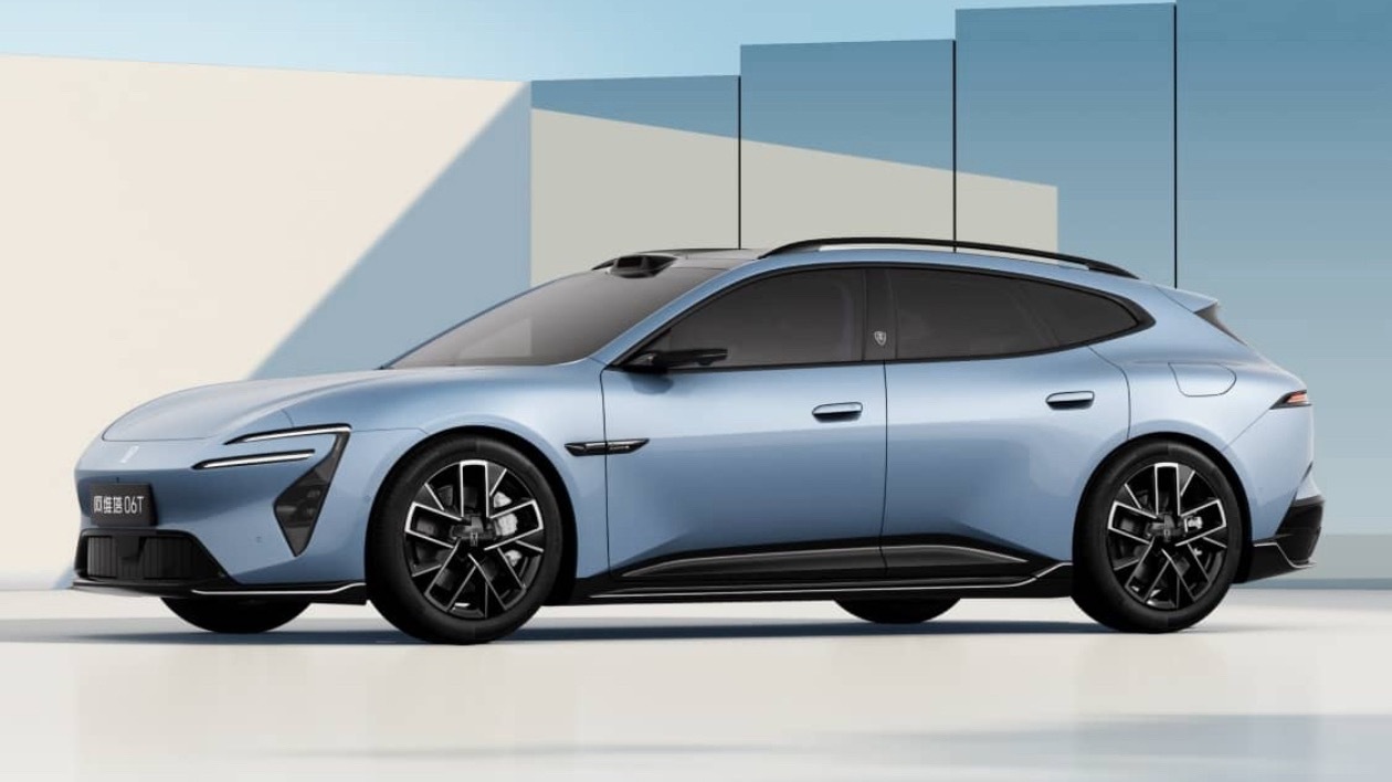 买阿维塔的才是真的懂车，设计在线，审美在线，技术在线。“界”不是车，这是艺术品。