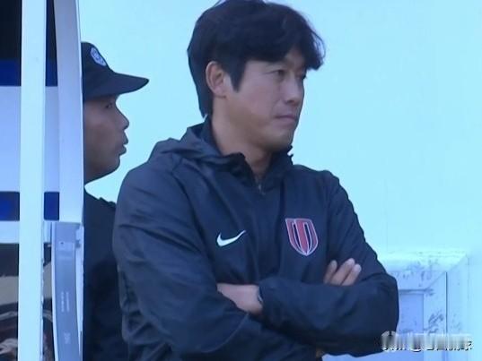 徐正源的续约又双叒僵住了…有消息称，徐正源与成都蓉城的续约谈判又一次陷入僵局，但