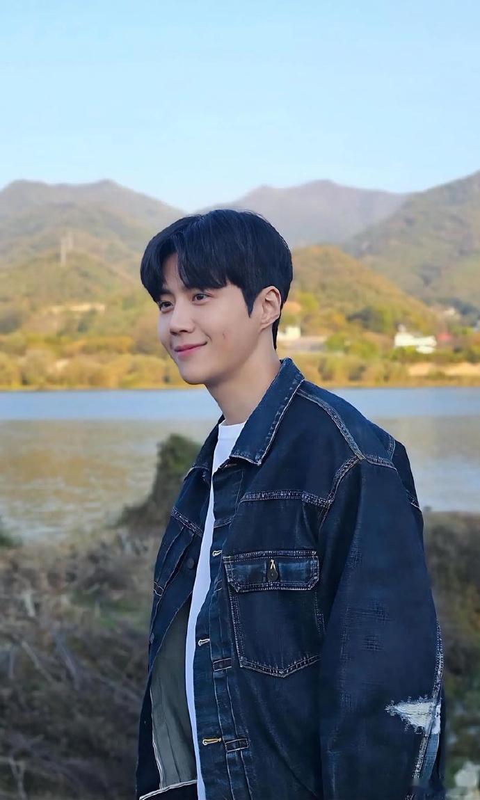 金宣虎方否认逃税经纪公司否认金宣虎逃税 2月1日，韩媒曝金宣虎逃税，引发热议。随