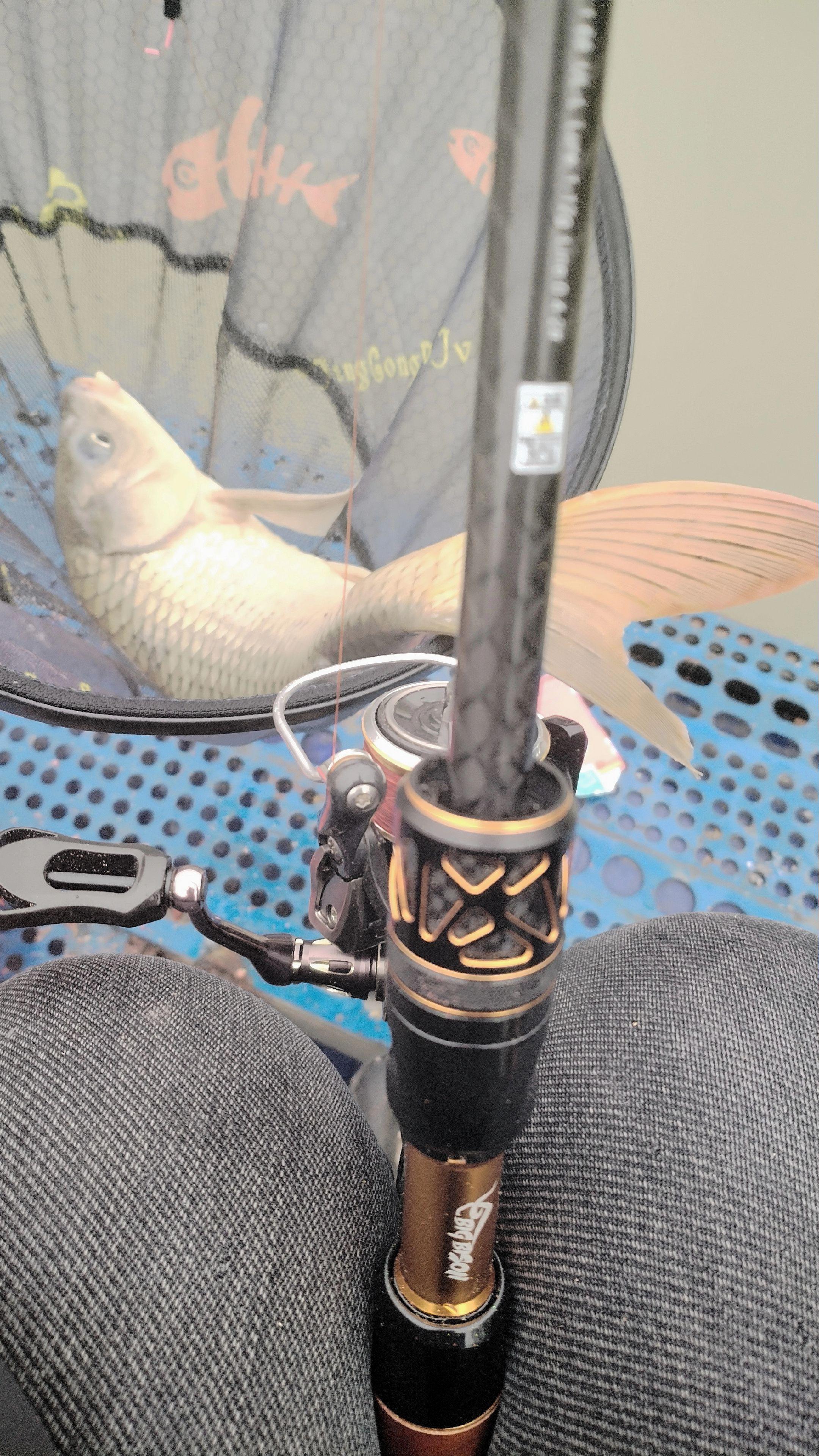 天冷了，且钓且珍惜。天气越来越冷，大鱼也是可遇不可求。 但是兄弟们还是...