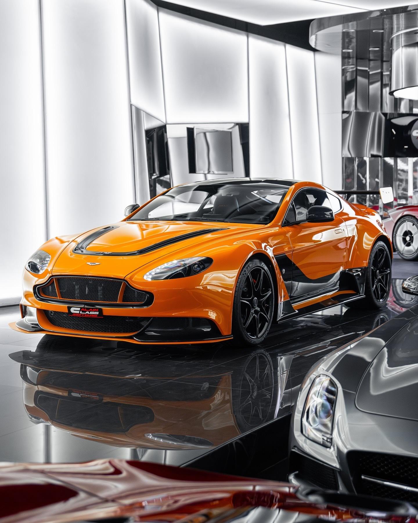 2016年阿斯顿·马丁Vantage GT12GT12将阿斯顿·马丁赛车精神浓缩
