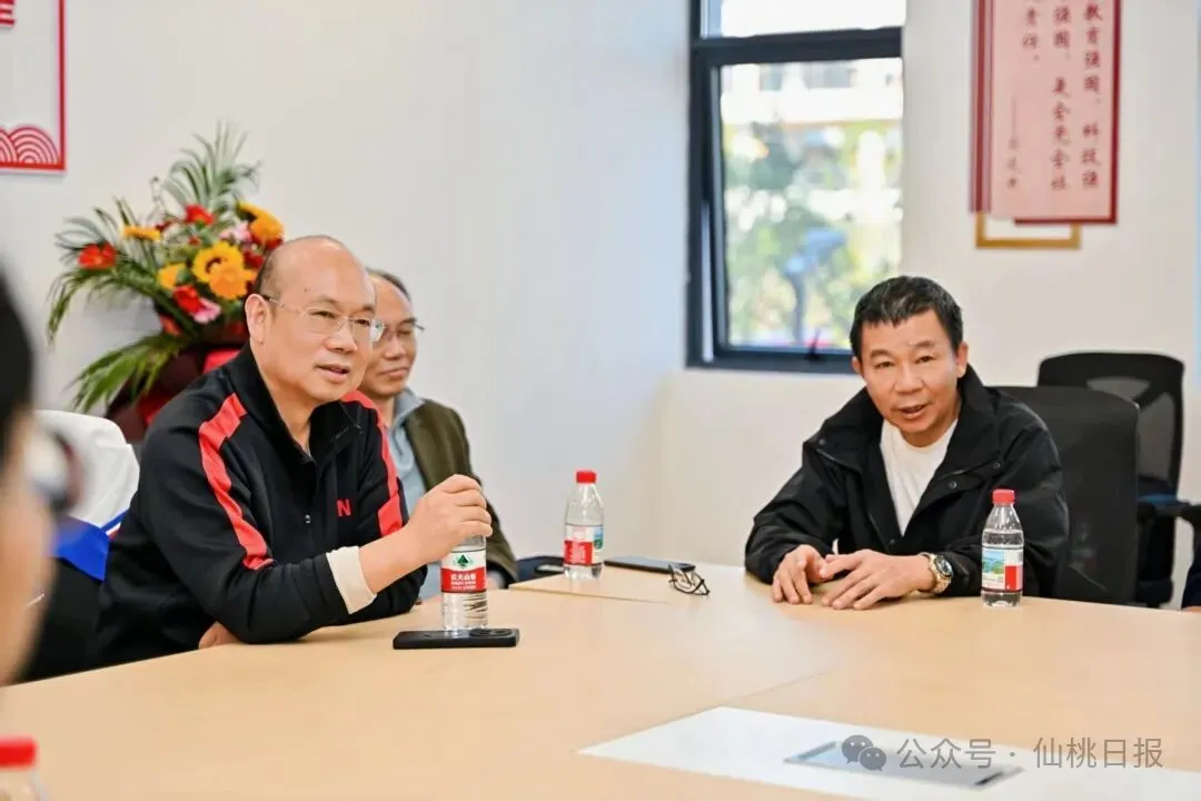 李中泽，捐2018万