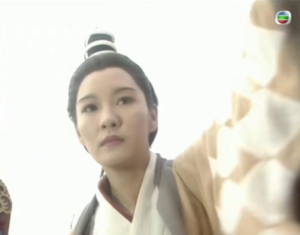 当李莫愁看到花轿中新娘的模样
可能内心遭受了一万个暴击点
她那嫌弃的眼神已经告诉