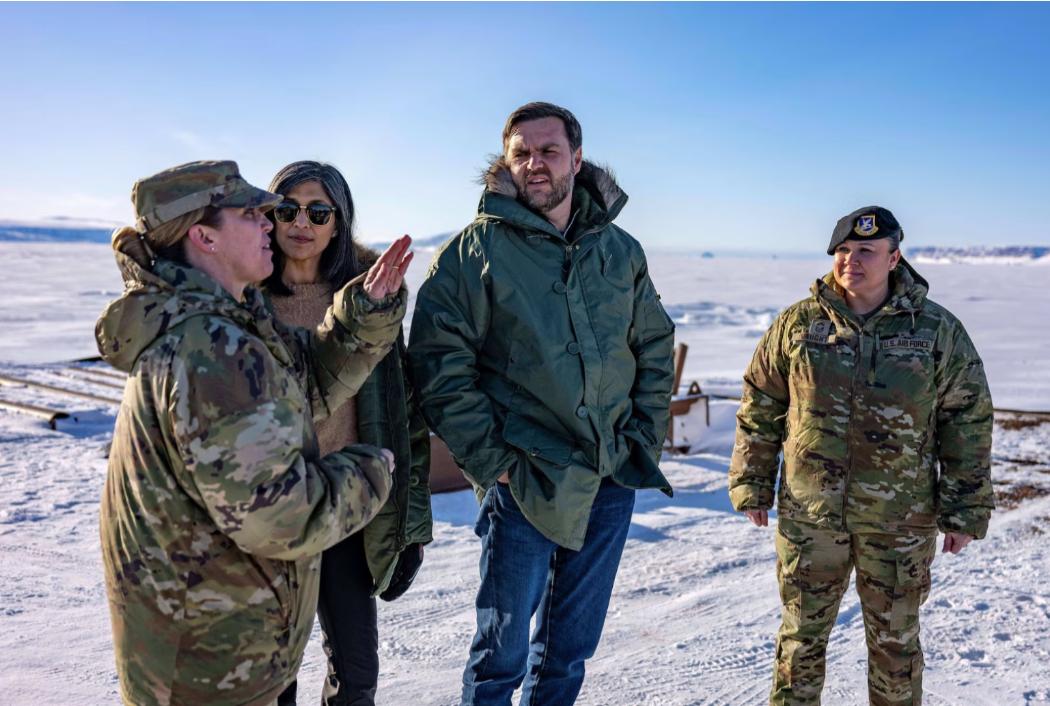 丹麦完全不怕美国的武力入侵，因为格陵兰岛上根本就没什么好轰炸的，只有个美国的军事