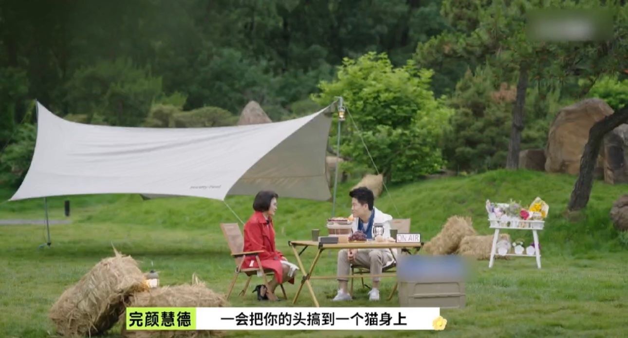 #董宇辉曾被P照片勒索#董宇辉分享了自己的一段经历，开导完颜慧德，说自己曾收到过