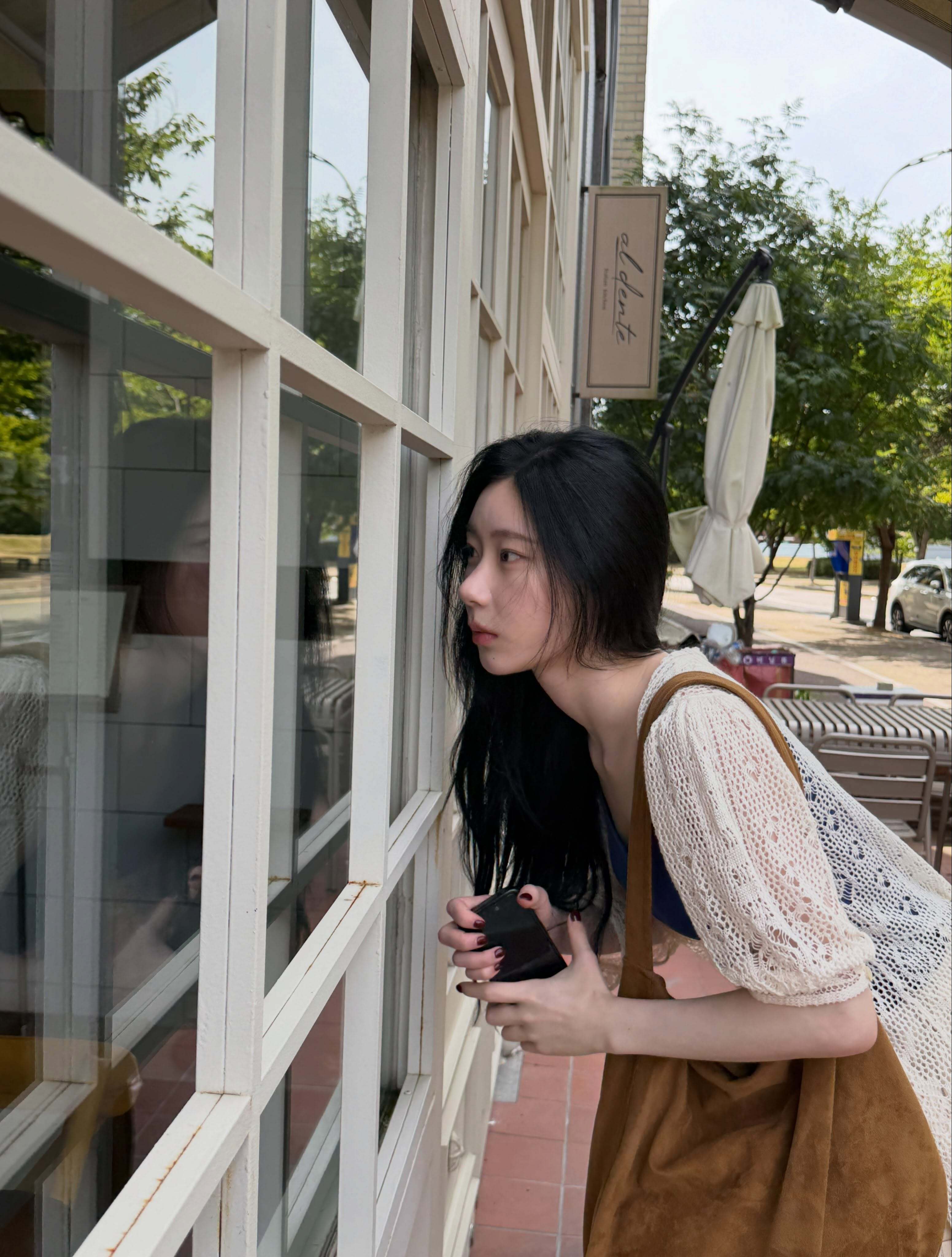 李彩领 INS更新🤍🩵 