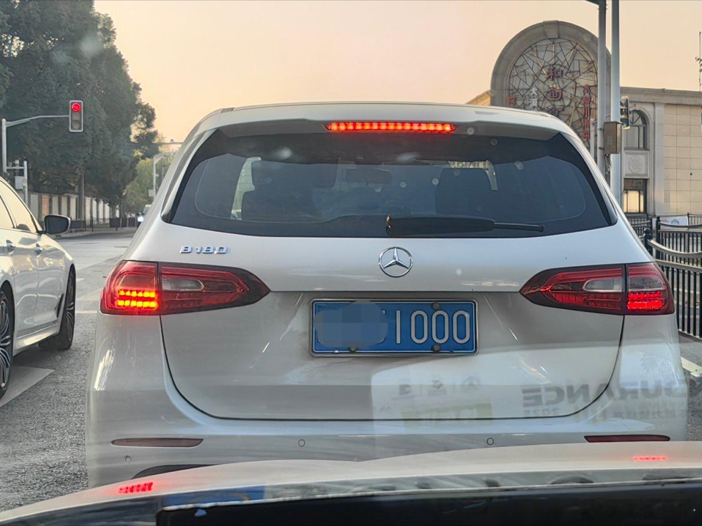 头回见这个超级大低配你有多久没见过进口准新奔驰配卤素灯了