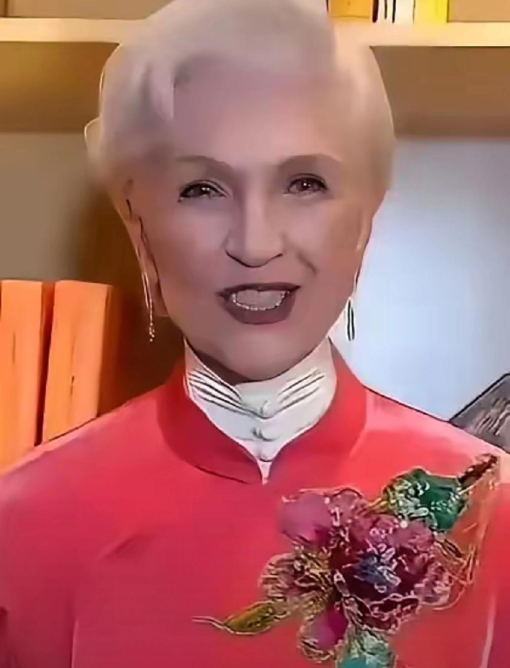 突发！世界首富马斯克的母亲梅耶，在社交媒体上公然表态：中国在公路、隧道、建筑、基