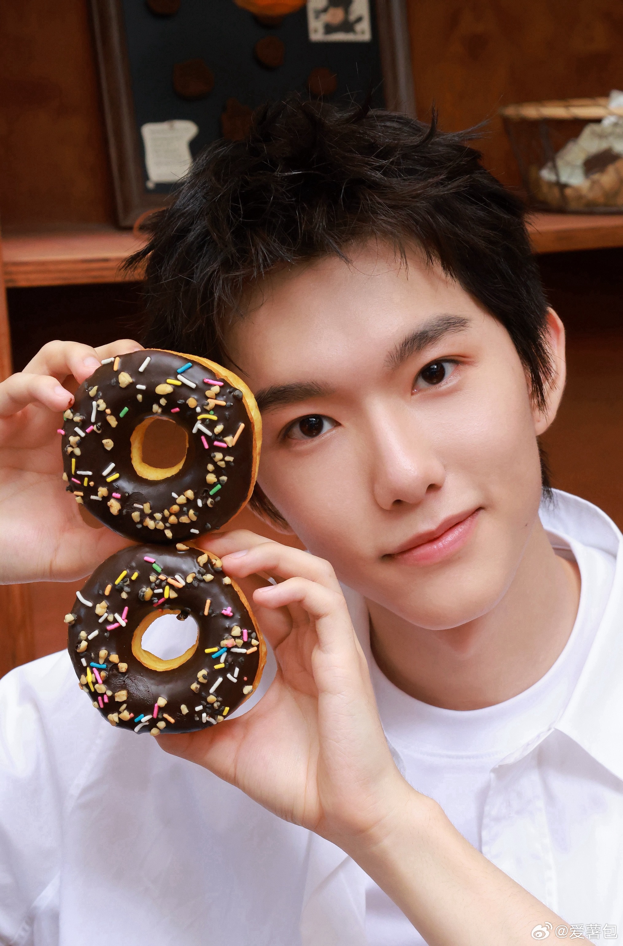 对不起我才看出来这两个🍩是八周年。 