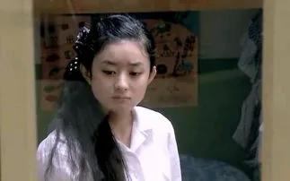 娱乐圈中，赵丽颖光芒闪耀，深受大众喜爱。为何她能如此圈粉？
 
🌟 励志的逆袭