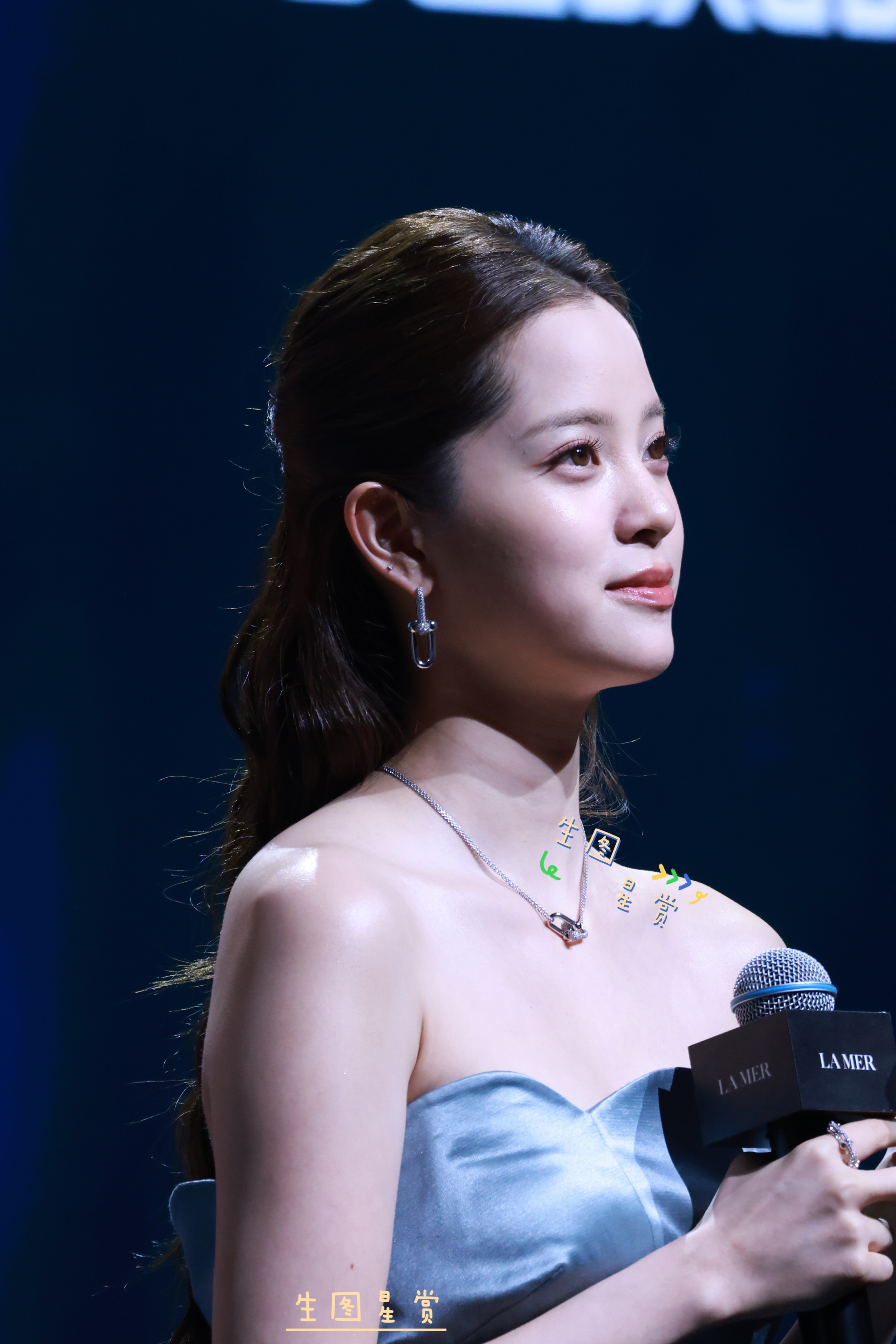 欧阳娜娜海蓝之谜活动出图，是美艳动人的人鱼姬Nabi💙🧜🏻‍♀️欧阳娜娜[