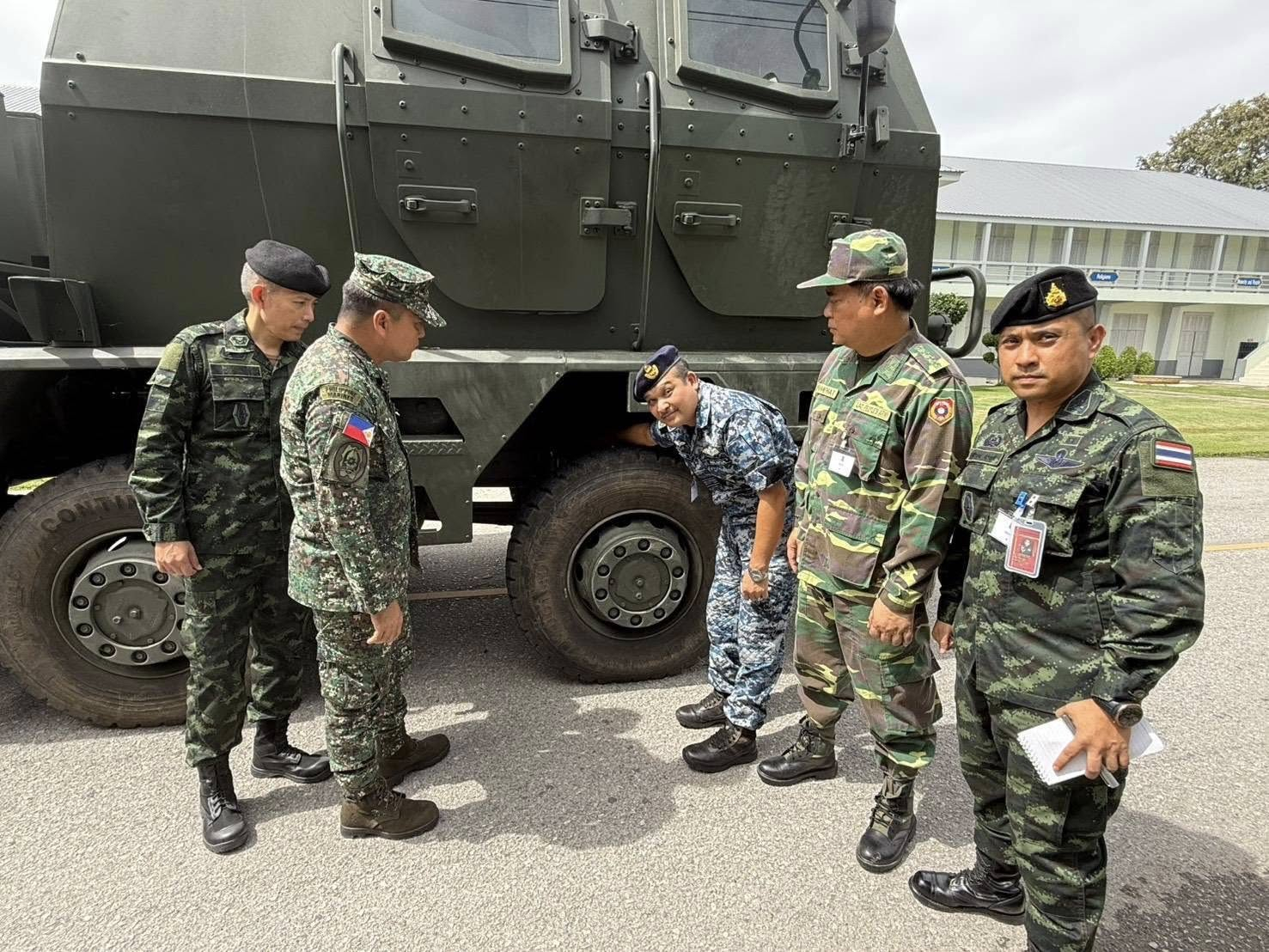 卫士32实战确认：泰国军方发布DT1G远程火箭炮从边境撤回华富里府华富里县诗丽吉