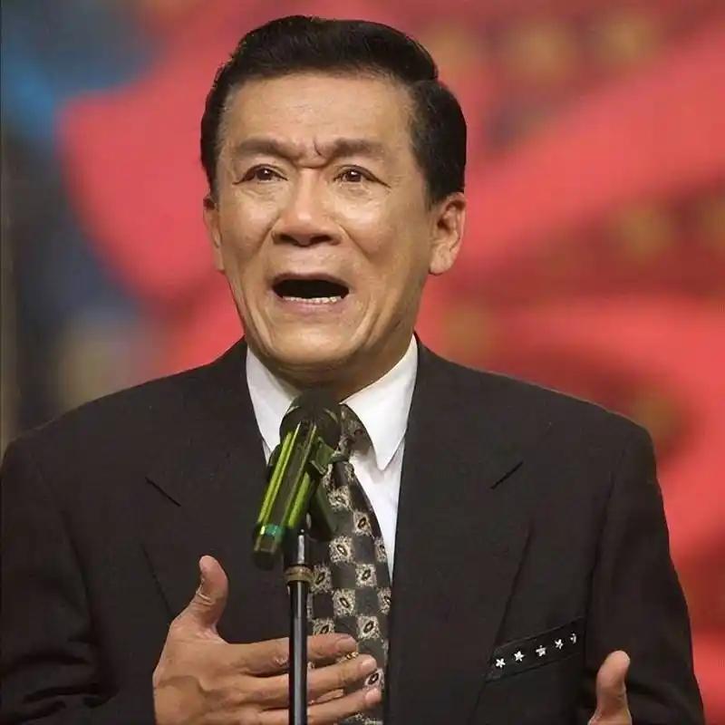 歪嘴老汪说自己担任春晚导演的时候，侯耀文找到他，想托他的关系上春晚，被他当时拒绝