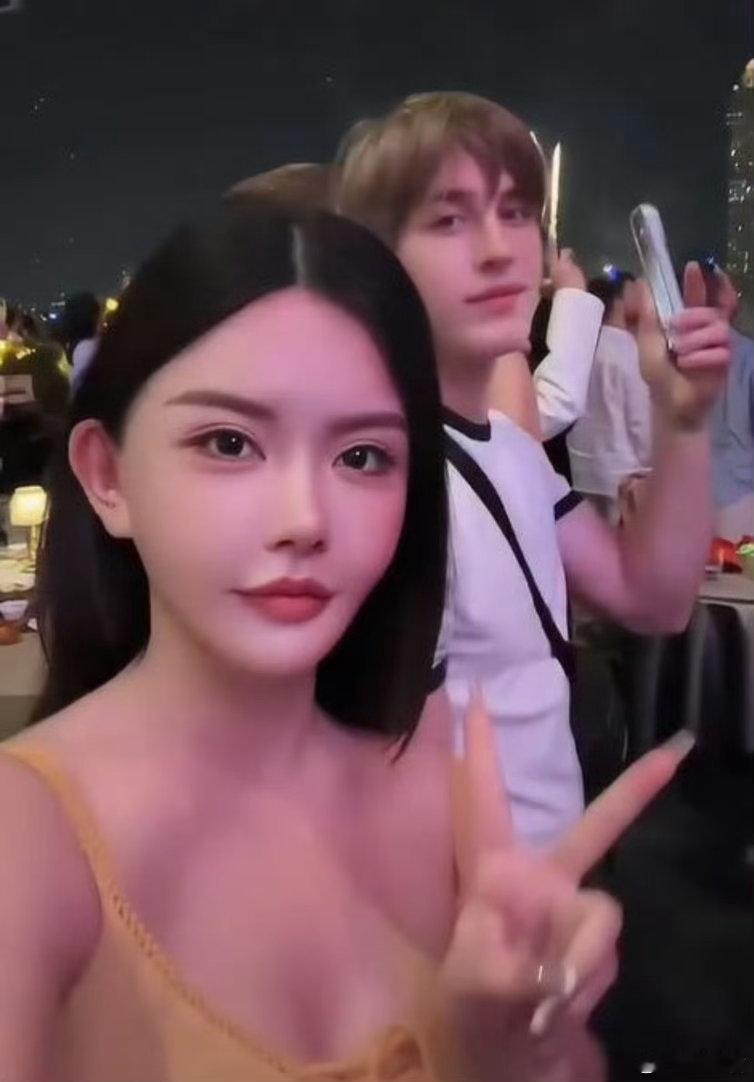 韩安冉为外国男友飞哈萨克斯坦韩安冉的恋爱脑，已经到了“为爱走天涯”的级别！恋爱脑