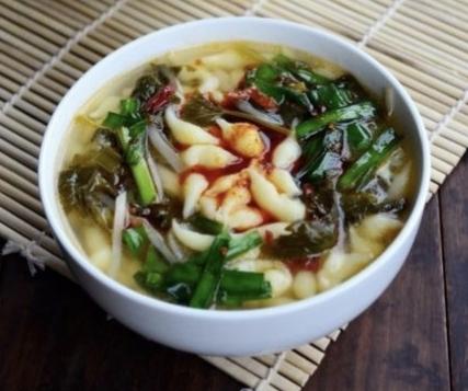 在新西兰吃搅团

昨天周末，早饭后，女儿说她想吃老家的搅团了，让妈妈中午饭做搅团