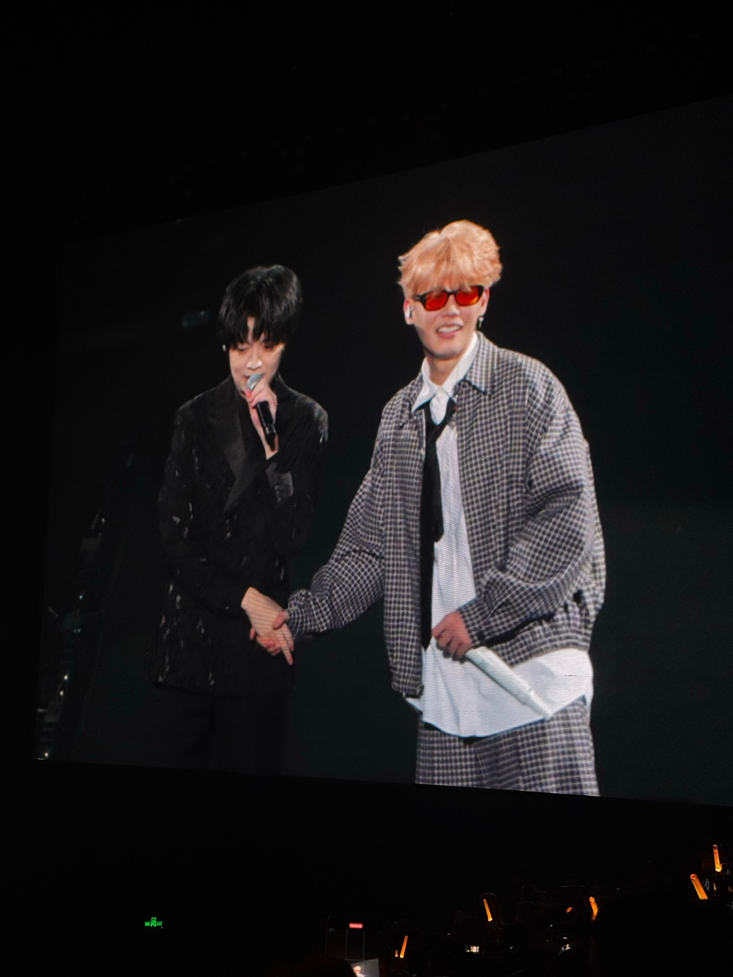 姜老师：刚把嘚～好想念这个合体版的黑白灰