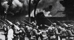 1947年，一个日军中将被执行枪决，行刑的战士朝他开了三枪，他没死，监刑军官示意