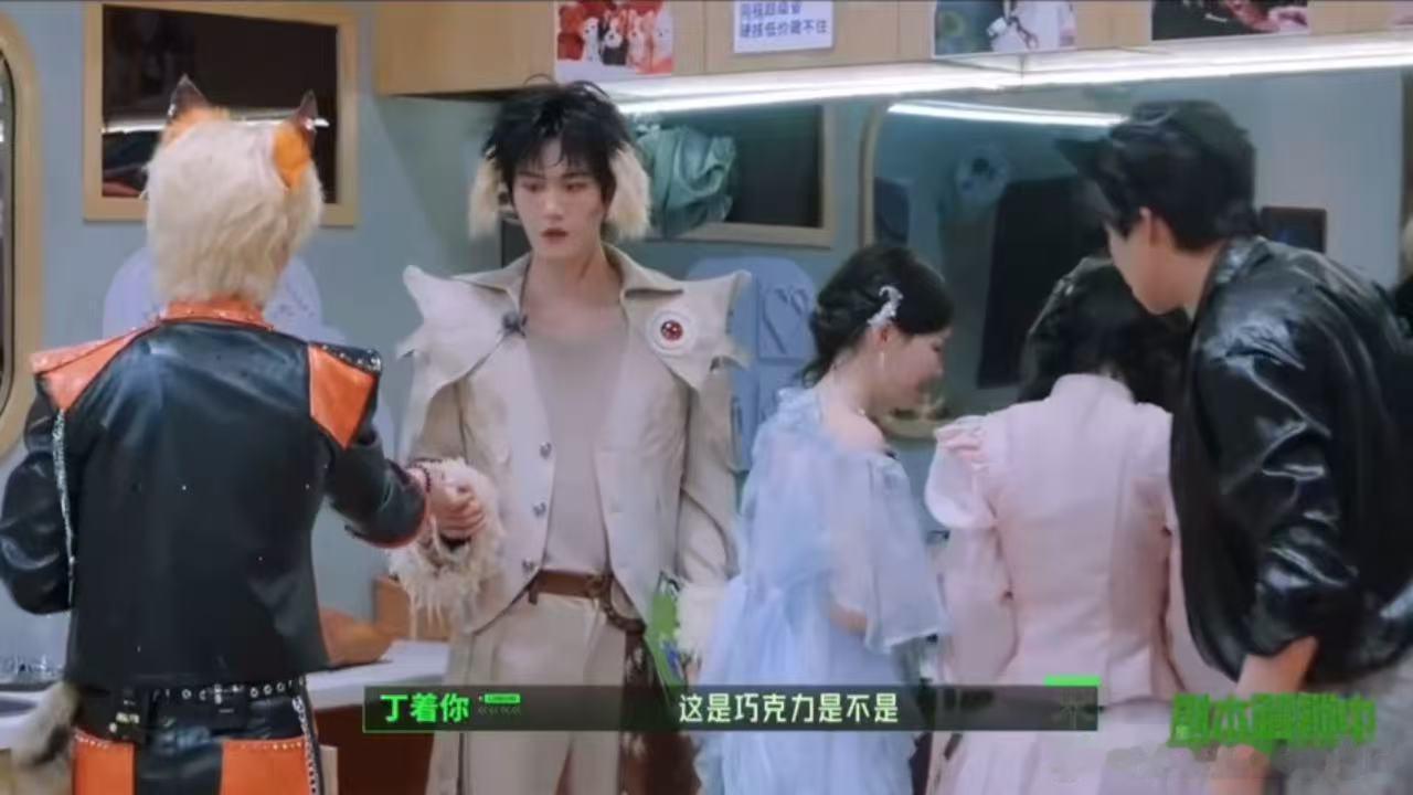 丁程鑫周柯宇年下不叫哥丁程鑫周柯宇抢着当哥开始推理吧 后期真的太懂小丁了，每次周