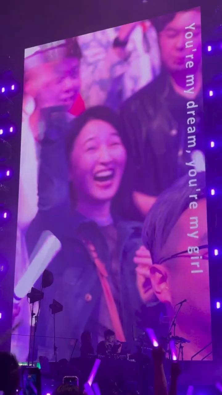 被关咏荷可爱晕演唱会上的快乐小女孩！👧🏻 